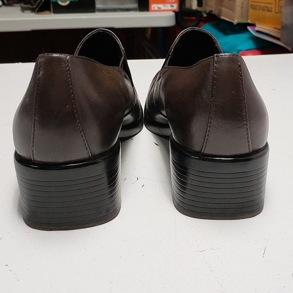 New shoes - Picture 3 of 6